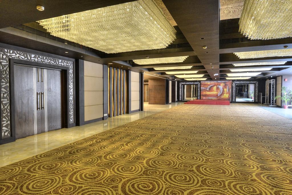 Hotel Delite Grand Faridabad Exterior photo
